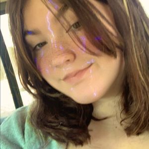 Meet your Posher, Chloe